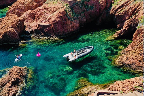 Excursion en mer au départ de Saint-Raphaël à bord d’un bateau d’exploration dans l’Esterel