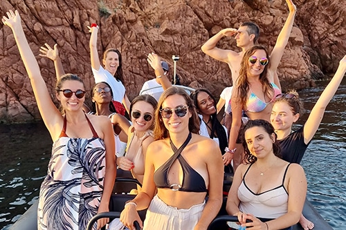 Privatisation de bateau pour un groupe d’amis lors d’une sortie en mer conviviale