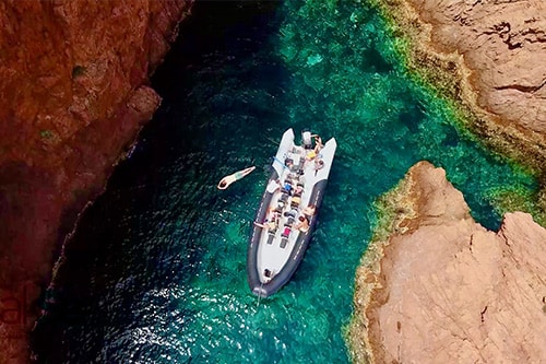 Sortie en mer au départ d’Agay à bord d’un bateau d’exploration dans l’Esterel