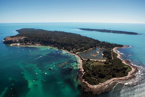 Navigation au large du cap Dramont lors d’une excursion vers l’île Saint-Honorat