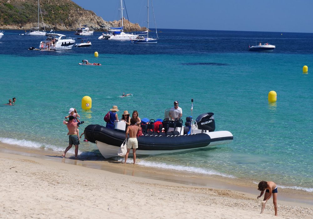 Session de stand up paddle dans le lagon du cap Taillat aux eaux turquoise